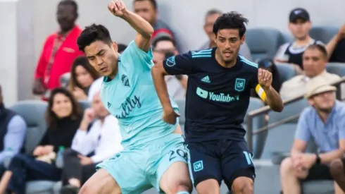 Carlos Vela enfrentando al Seattle Sounders.