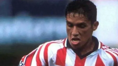 Jesús Arellano vistiendo la playera de Chivas.