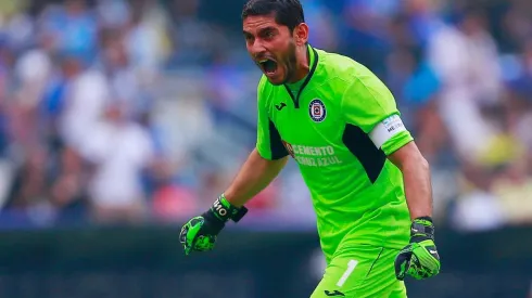 Corona quiere salir de Cruz Azul y se acerca a Chivas