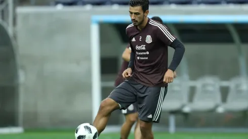 En España quieren impedir la vuelta a México del defensor