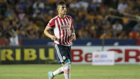Carlos Salcedo en su paso por Chivas.