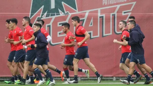 El plantel rojiblanco realiza el viaje a Cancún con 26 elementos y aún sin refuerzos