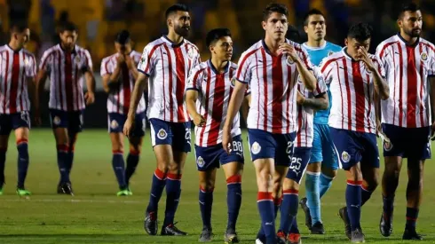 Plantel de Chivas en el partido ante Tigres.