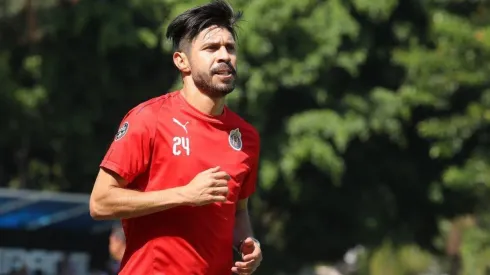 Oribe Peralta en el entrenamiento de Chivas.
