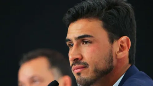 Oswaldo Alanis en su presentación con Chivas.