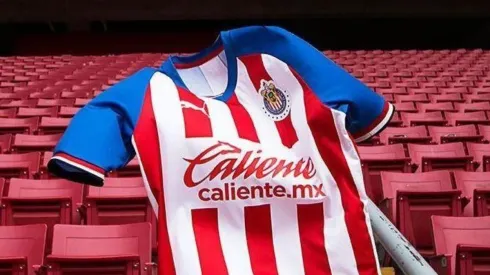 Chivas presenta la playera para la nueva temporada