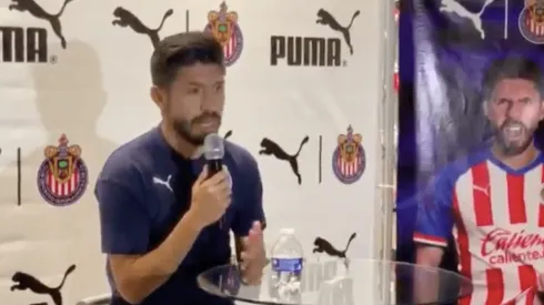 Oribe Peralta en la firma de autógrafos.
