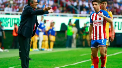 Isaac Brizuela apareció en varias ocasiones como lateral por derecha para dejar a Van Rankin como un tercer central