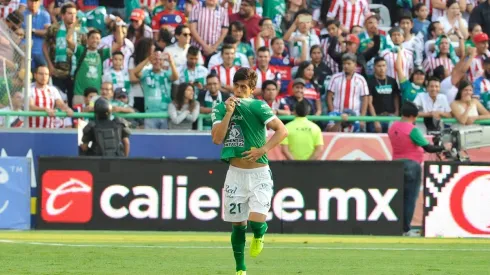 El delantero canterano rojiblanco festejó sus goles con León