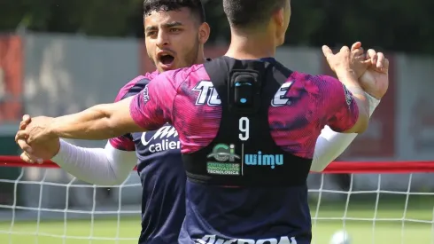 Alexis Vega entraría en el once inicial para acompañar a Alan Pulido y al Cone Brizuela detrás de Oribe Peralta