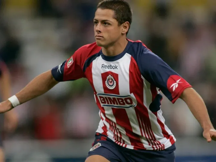 ¿Cuánto dinero suma Chivas por traspasos de Chicharito?