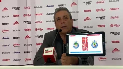 El timonel de Chivas reconoció la frustración de la afición por no obtener un resultado positivo