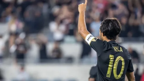 Carlos Vela puede venir a Chivas "cuando quiera", dice Vergara