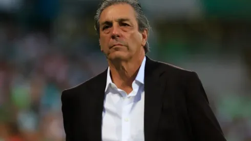 El timonel rojiblanco aseguró que se mantendrá todo el tiempo que estipula su contrato