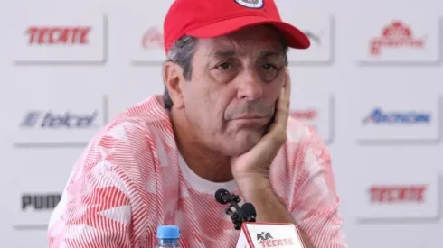 El timonel rojiblanco pudiera sufrir el mismo destino que tuvo en su última presencia en un Clásico Tapatío