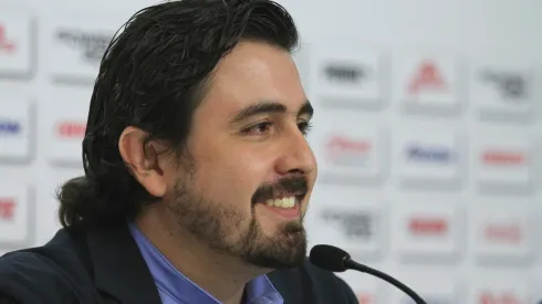 Presidente de Atlas reconoce el triunfo de Chivas y paga su apuesta