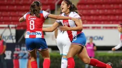 Chivas celebrando su anotación.