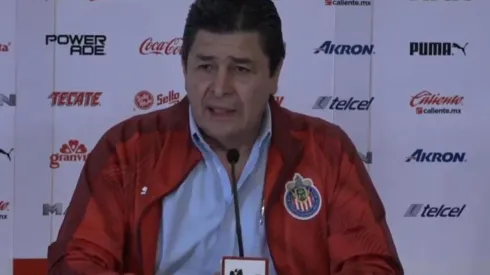 Luis Fernando Tena es presentado como el nuevo entrenador de Chivas.