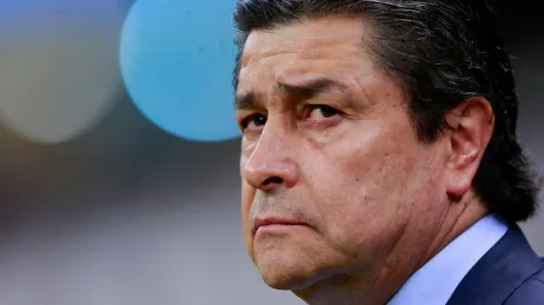 El principal pecado de Tena esta noche fue volver a la línea de cinco defensores