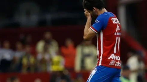 El central del Rebaño Sagrado fue expulsado en el primer tiempo del Clásico Nacional por la dura entrada