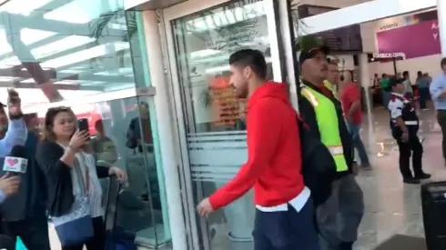 El veterano delantero rojiblanco evitó el contacto con la prensa a su regreso a la Perla