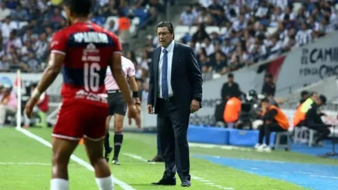 El timonel rojiblanco ofreció su argumentación sobre la titularidad de Oribe Peralta en Monterrey