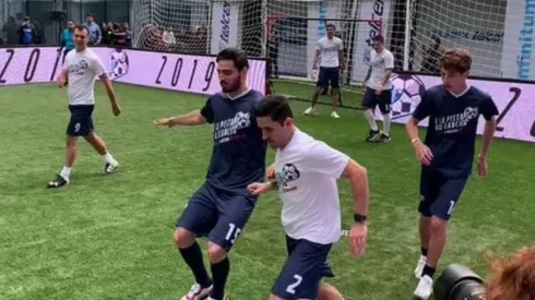 El zaguero rojiblanco participó en un partido amistoso previo al Gran Premio de México de la Fórmula Uno