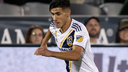 El atacante mexicano vio su publicación en Instagram desbordada por mensajes de bienvenida