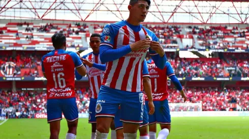 El atacante rojiblanco concretó su segundo gol de la tarde y el noveno del semestre para Chivas