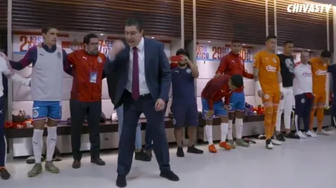 El "Flaco" lideró la charla previa en el vestidor principal del Estadio Akron