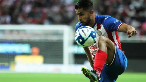 El Pocho tendrá que pelear con Cristian Calderon por ser titular en Chivas 2020