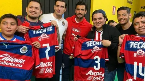 Los ganadores de las cuatro playeras del Rebaño las recibieron de manos de sus ídolos