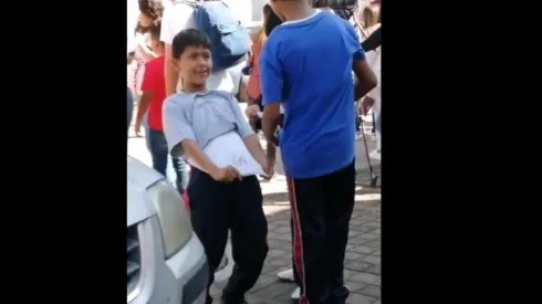 Los jovencitos compartieron la amena plática a las afueras de Verde Valle