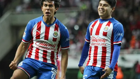 López asistió a Macías en el segundo tanto de Chivas