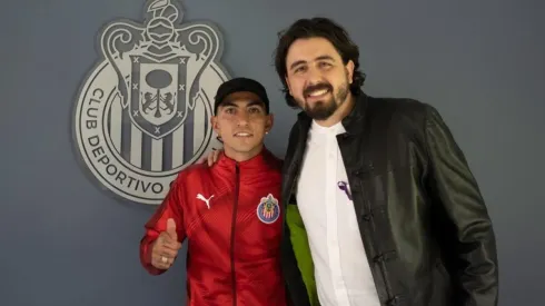 El fichaje del mediocampista a Chivas quedaría sin efecto por la Liga MX e inhabilitarían al jugador