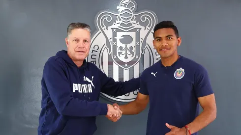 Oficial: Gilberto Sepúlveda renovó su contrato con las Chivas.