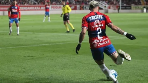 El "Chicote" Calderón se estrenó este sábado como rojiblanco al ingresar de cambio en el empate con Pachuca