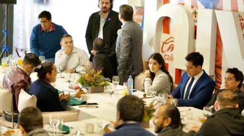 El propietario del club rojiblanco invitó a todos los integrantes de la institución a una cena privada