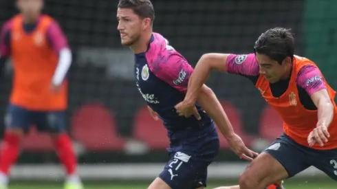 El zaguero rojiblanco reconoció que casi no mira televisión y tampoco lee noticias de futbol