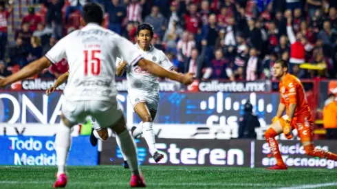 El gol de Macías en el inicio del partido le bastó a Chivas para ganar