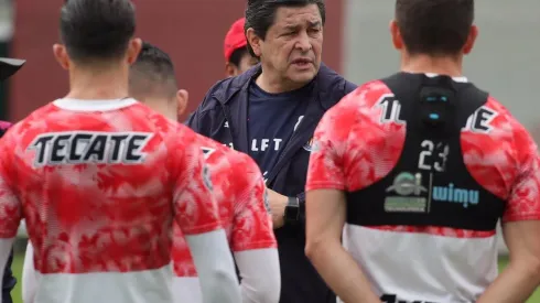 El timonel rojiblanco todavía no decide si darle la oportunidad al "Canelo" Angulo o regresar a "Chofis" López