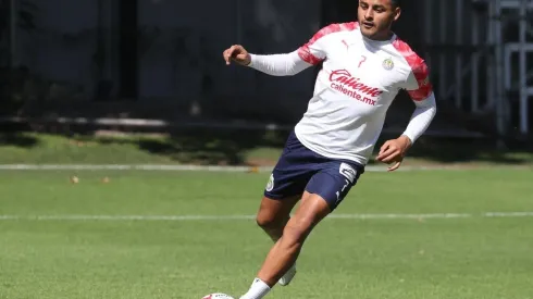 Los cuatro goles de Alexis Vega en los últimos dos Clásicos Tapatíos lo hacen inamovible en el once inicial