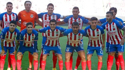 La formación de Chivas sin los jugadores que van al Preolímpico.