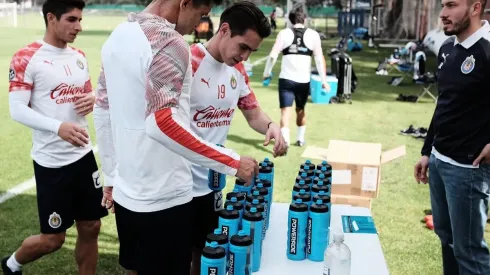 Los jugadores debieron retirar sus squezzers personalizados para hidratarse