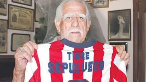 El mítico defensor rojiblanco fue recordado por la cuenta @Datos_Chivas en Twitter