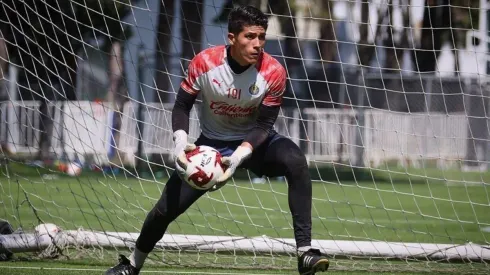 El portero francés que tiene Chivas en sus filas.