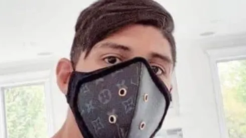 Alan Pulido se viralizó al subir esta foto a las redes sociales