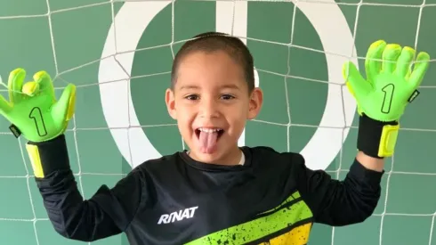 Ian el hijo de Rodolfo Cota presumiendo el resultado final