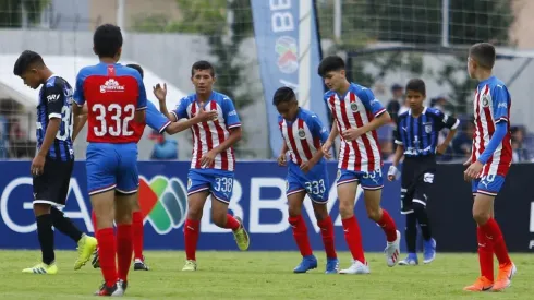 La categoría Sub-13 de Chivas midiéndose frente a Querétaro
