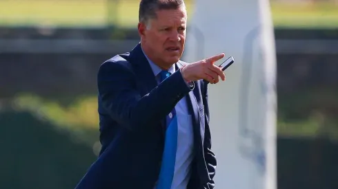 Peláez advirtió que para cerrar la llegada de Aldo Rocha, primero debe salir del "Gallito" Vázquez